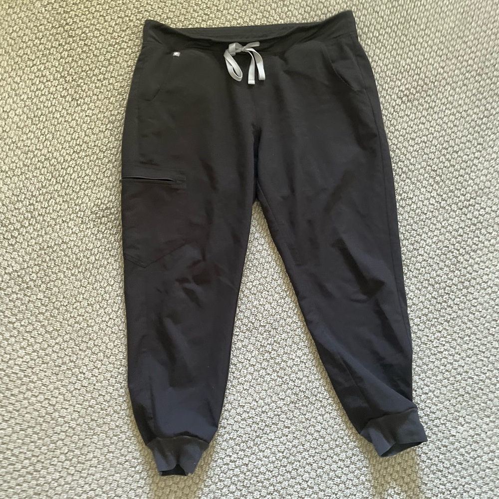Figs joggers large petite black scrubs LP black joggers